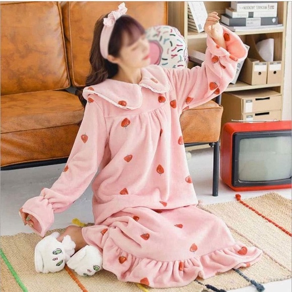 Dazy Strawberry Pattern Lace Trim Ruffles Hem Night Dress size Medium - Picture 1 of 7